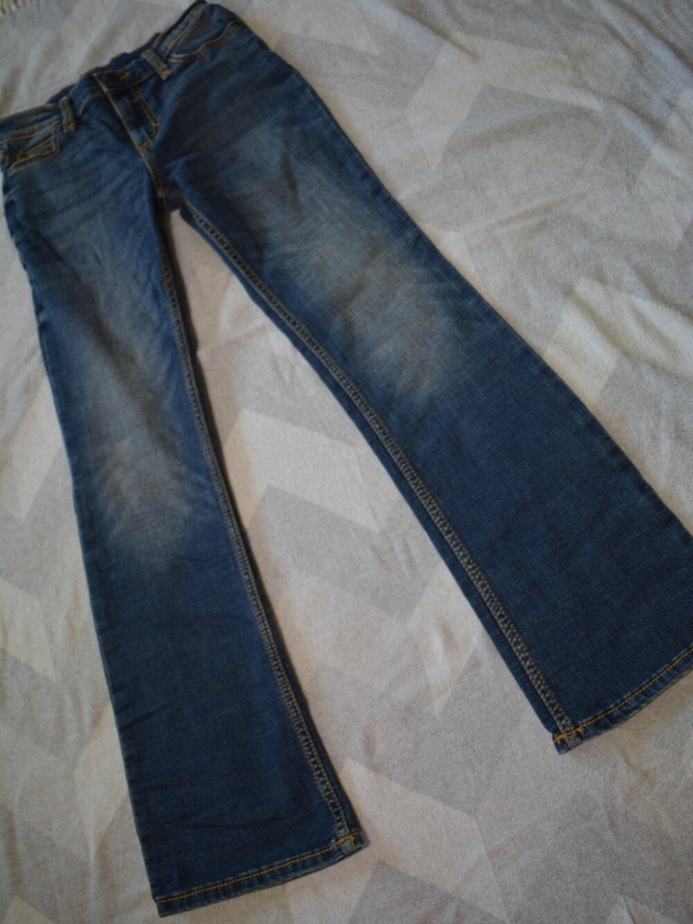 Wrangler Blue Jeans – W Stitch Back Pockets – Classic Fit Denim